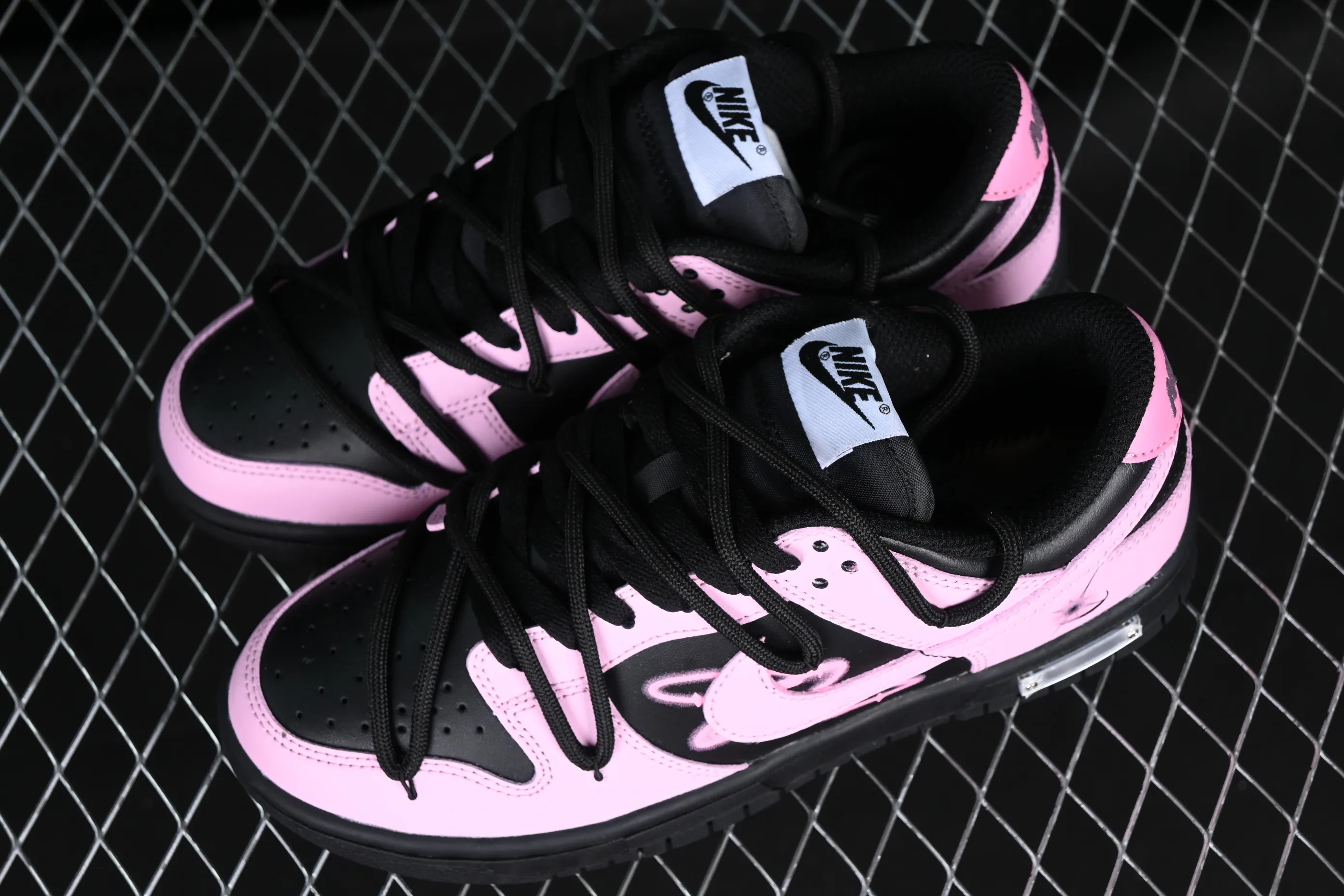 All Categories Nk SB Dunk Series Nk SB Dunk Low Low-top Sneakers Nk Dunk Low Bubble Jellyfish Neon Interstellar Millennium Cyber ​​Hot Girl Sweet Cool Customized Deconstructed Strap Casual Sneakers FD1232-001